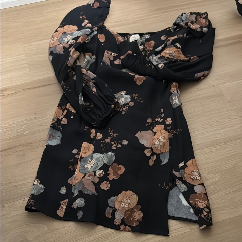 Aritzia Black and Tan Asymmetrical Floral Puff Sleeve Blouse